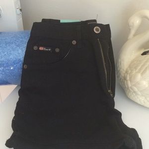 Route 66 black cuffed leg short